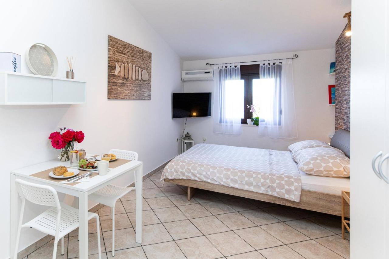 Ananas Apartments Цриквениця Екстер'єр фото