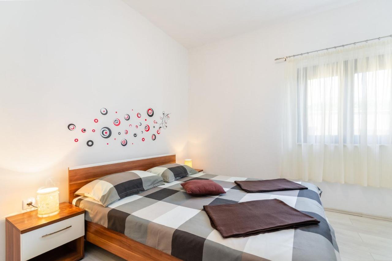 Ananas Apartments Цриквениця Екстер'єр фото