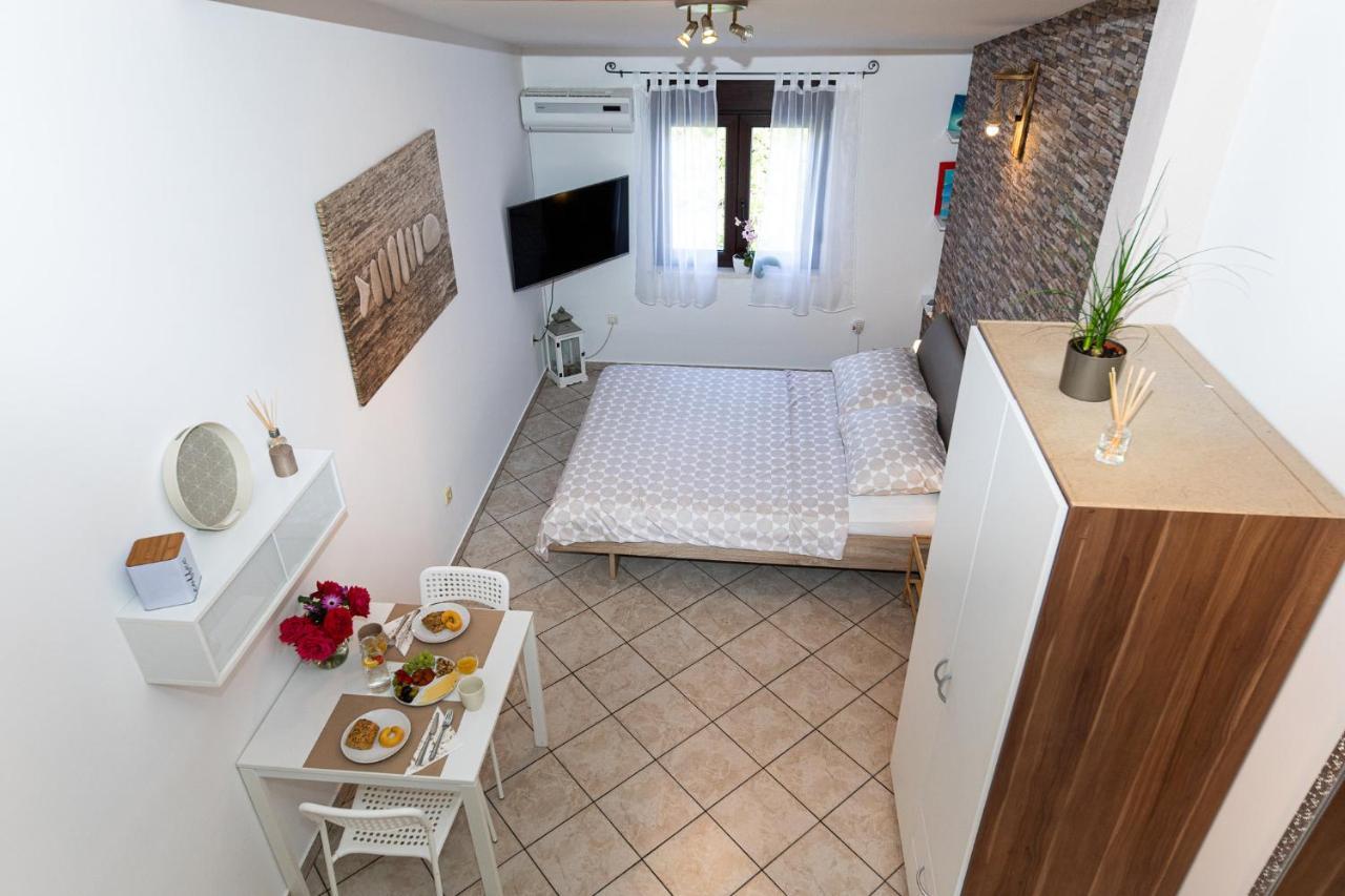 Ananas Apartments Цриквениця Екстер'єр фото