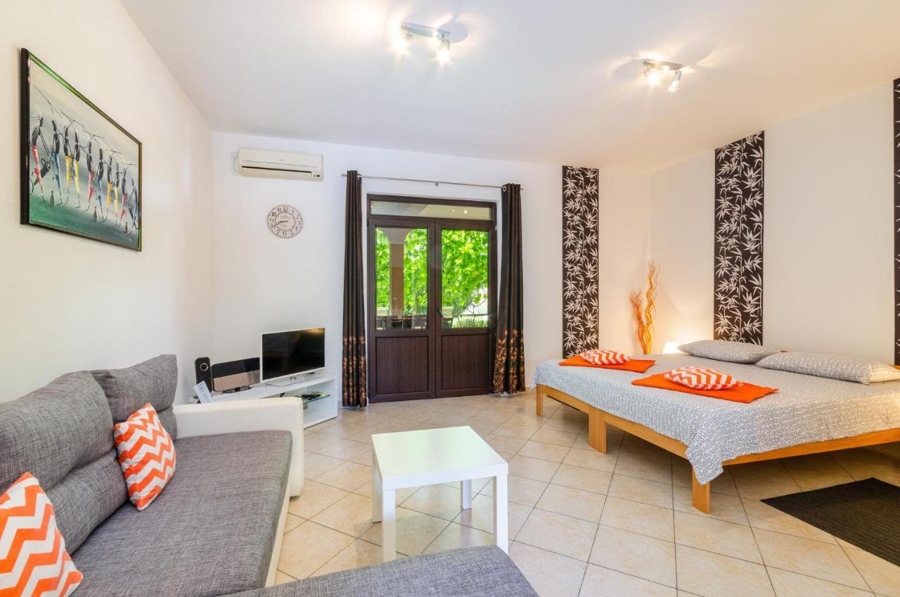 Ananas Apartments Цриквениця Екстер'єр фото